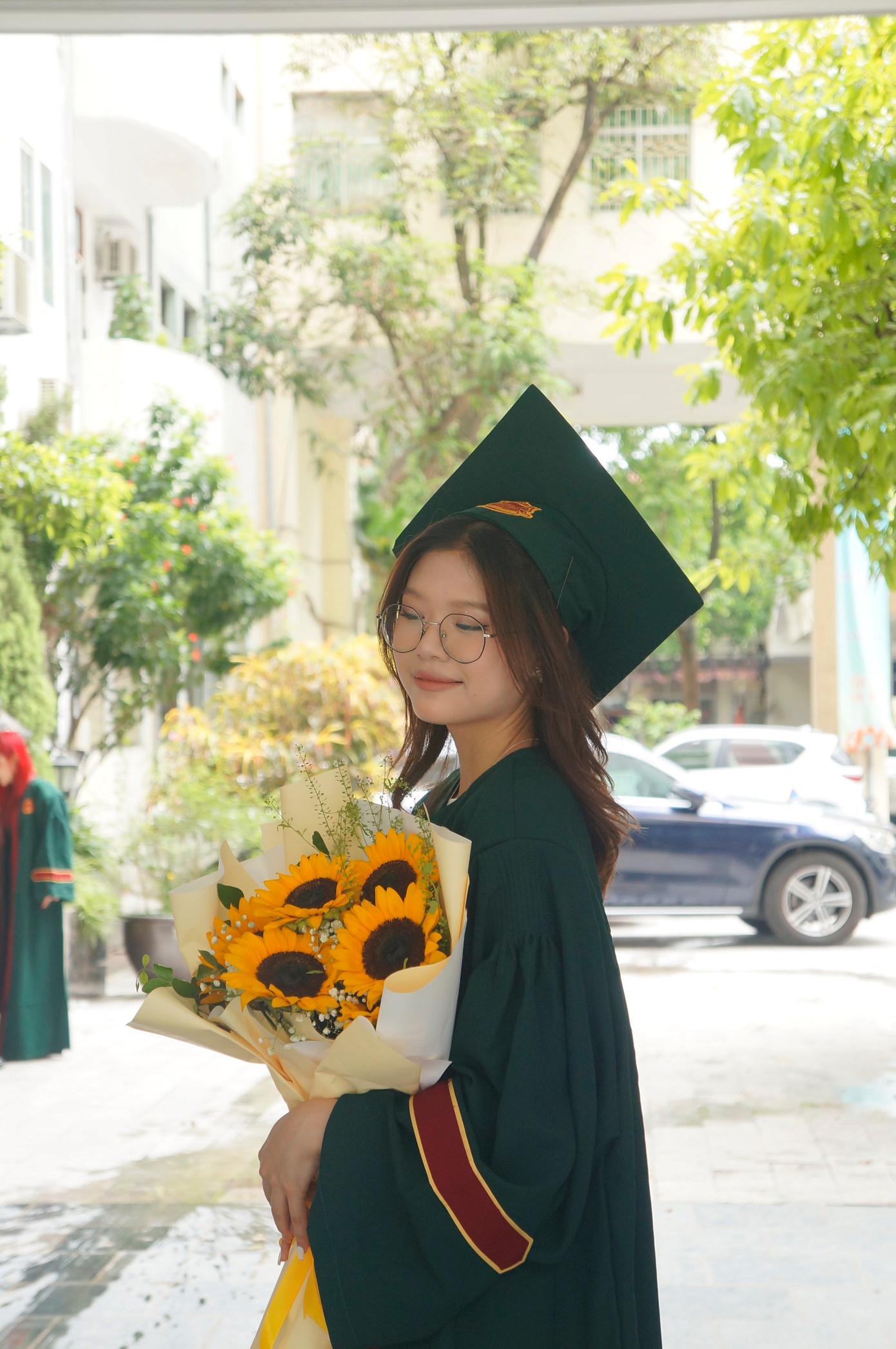 Hảo tốt nghiệp bằng Xuất sắc ngành Kinh tế Phát triển Trường Đại học Kinh tế.