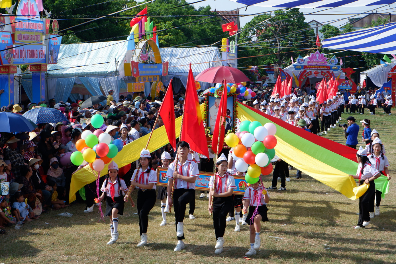 Duyệt Nghi thức Đội Thiếu niên Tiền phong Hồ Chí Minh trở thành “món ăn” tinh thần không thể thiếu trong dịp kỷ niệm Quốc khánh 2/9 tại Nghệ An. Duyệt Nghi thức Đội Thiếu niên Tiền phong Hồ Chí Minh trở thành “món ăn” tinh thần không thể thiếu trong dịp kỷ niệm Quốc khánh 2/9 tại Nghệ An.