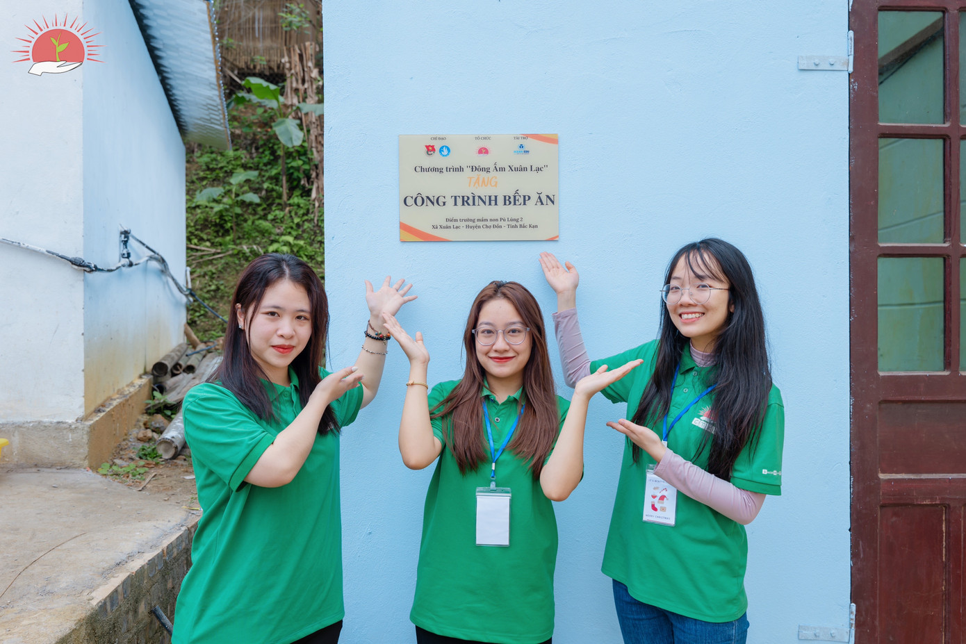 Mỹ Hạnh (đứng giữa) tại "Công trình Bếp ăn cho em thuộc chiến dịch Đông Ấm Xuân Lạc 2022". Mỹ Hạnh (đứng giữa) tại "Công trình Bếp ăn cho em thuộc chiến dịch Đông Ấm Xuân Lạc 2022".