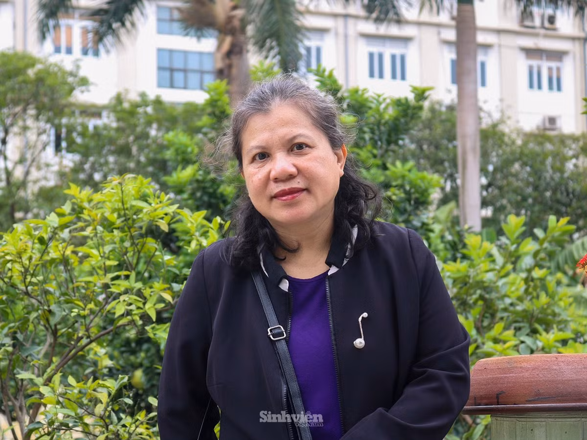 TS Nguyễn Thị Hồng - nguyên Trưởng khoa Văn hóa phát triển, nguyên Phó trưởng khoa Tuyên truyền tại Học viện Báo chí và Tuyên truyền.