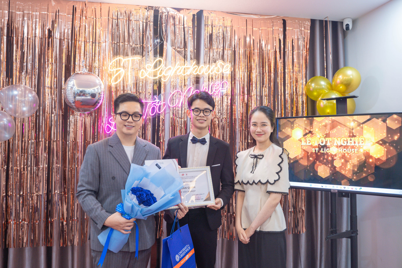 Đại Dương giành giải Quán quân MC tại ST Lighthouse - Học viện kỹ năng mềm. Đại Dương giành giải Quán quân MC tại ST Lighthouse - Học viện kỹ năng mềm.