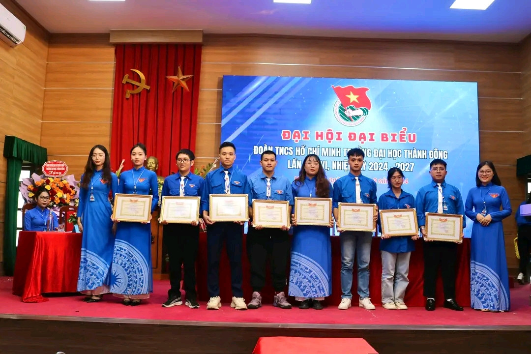 Văn An nhận giấy khen đã có thành tích xuất sắc trong công tác Đoàn và phong trào Thanh niên nhiệm kỳ 2022-2024. Văn An nhận giấy khen đã có thành tích xuất sắc trong công tác Đoàn và phong trào Thanh niên nhiệm kỳ 2022-2024.