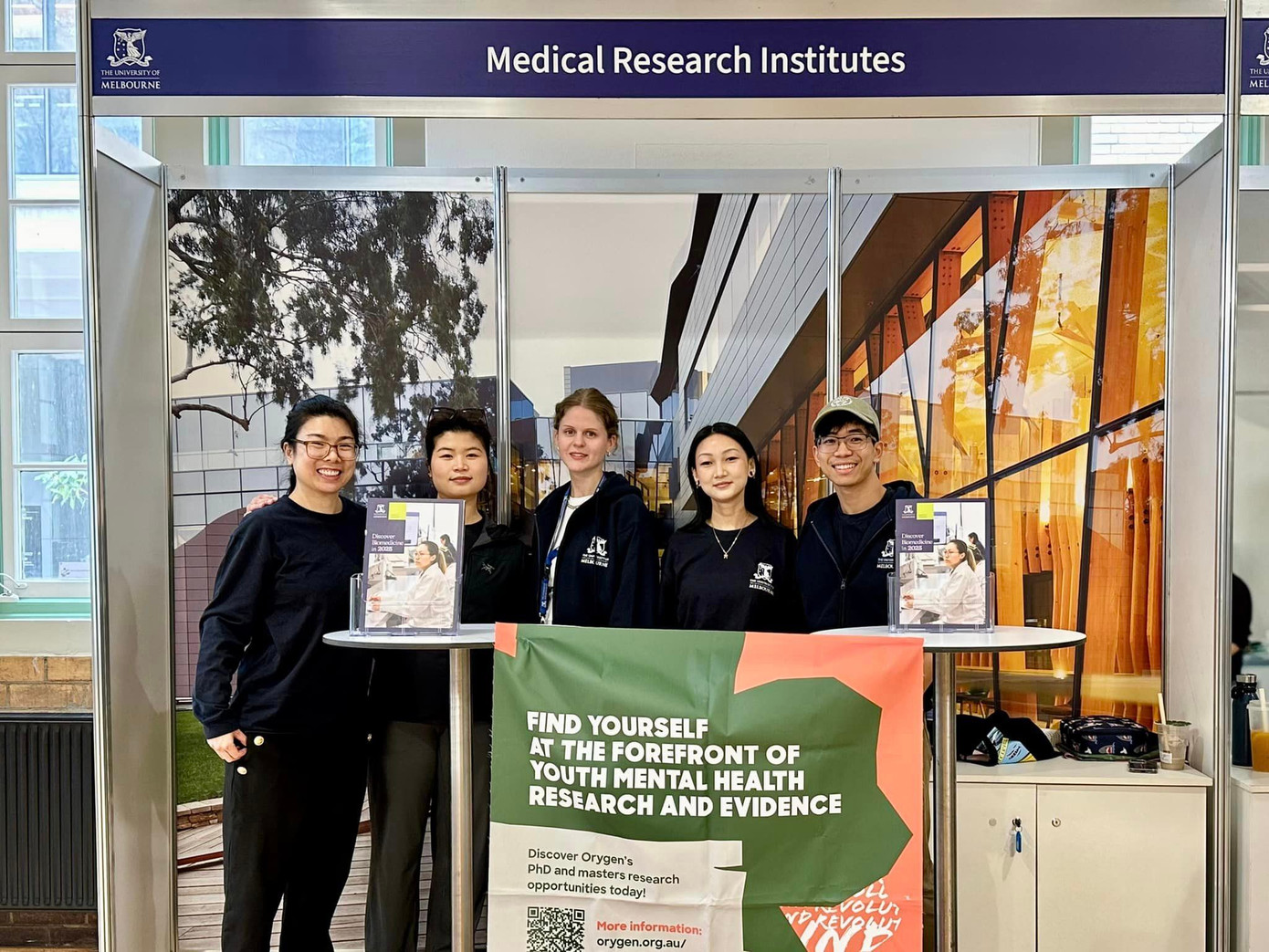 Sau khi hoàn thành chương trình tiến sĩ, Đức Duy sẽ tiếp tục theo hướng nghiên cứu hiện tại ở trường Melbourne. Sau khi hoàn thành chương trình tiến sĩ, Đức Duy sẽ tiếp tục theo hướng nghiên cứu hiện tại ở trường Melbourne.