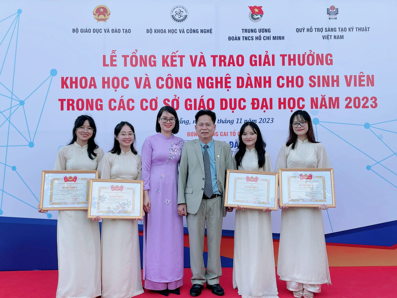 Đạt giải Nhì “Giải thưởng Khoa học và công nghệ dành cho sinh viên trong các cơ sở giáo dục Đại học” năm 2023.