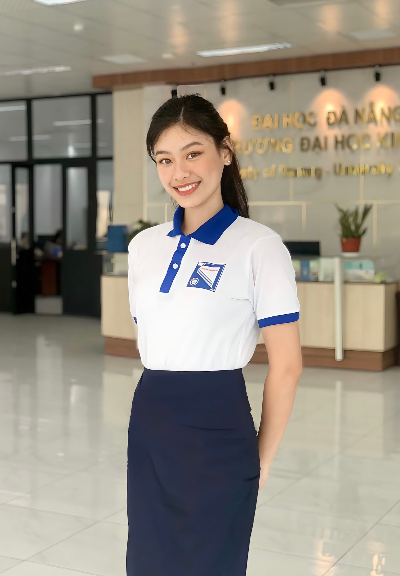 Anh Thy đang là sinh viên năm thứ hai ngành Kinh tế Quốc tế, trường Đại học Kinh tế - Đại học Đà Nẵng. Anh Thy đang là sinh viên năm thứ hai ngành Kinh tế Quốc tế, trường Đại học Kinh tế - Đại học Đà Nẵng.