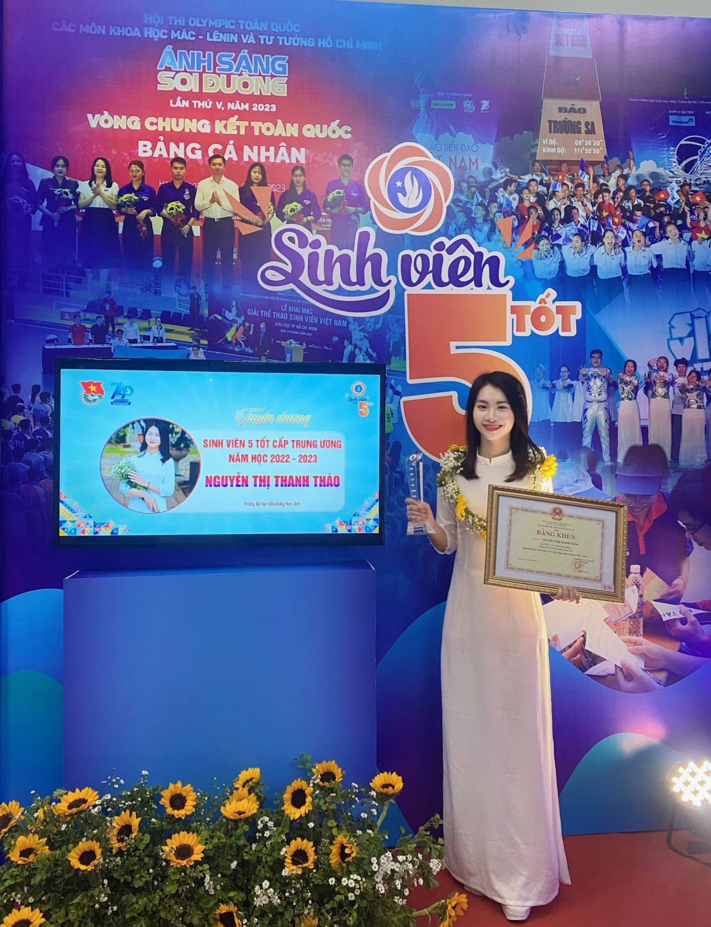 Nguyễn Thị Thanh Thảo - sinh viên năm thứ tư trường Đại học Điều dưỡng Nam Định. Nguyễn Thị Thanh Thảo - sinh viên năm thứ tư trường Đại học Điều dưỡng Nam Định.