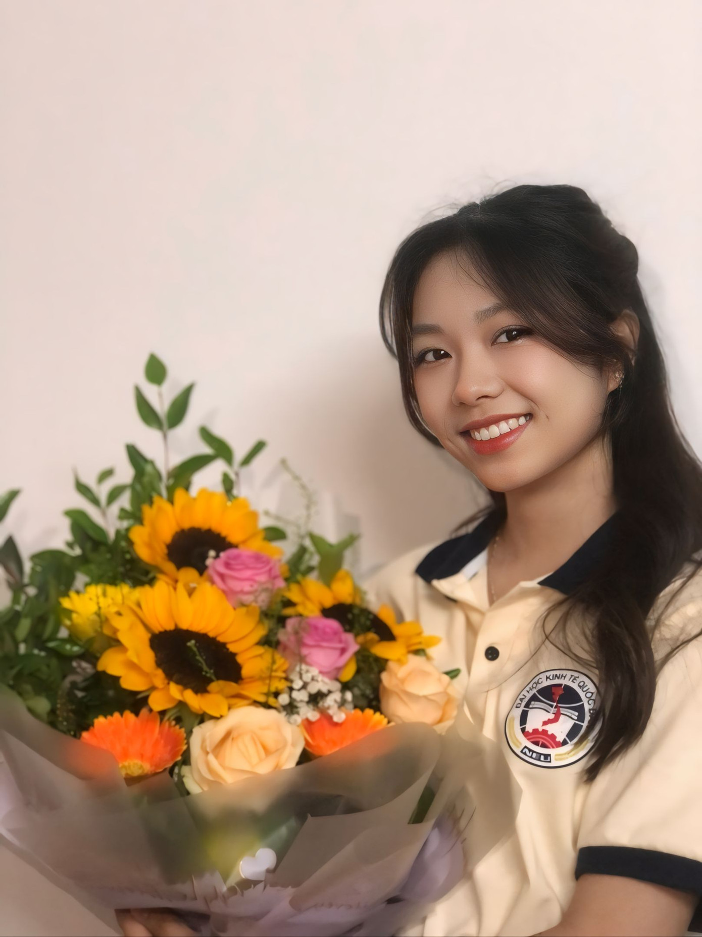 Vũ Thị Kim Anh vừa tốt nghiệp chuyên ngành Kinh tế Nông nghiệp tại Trường Đại học Kinh tế Quốc dân. Vũ Thị Kim Anh vừa tốt nghiệp chuyên ngành Kinh tế Nông nghiệp tại Trường Đại học Kinh tế Quốc dân.