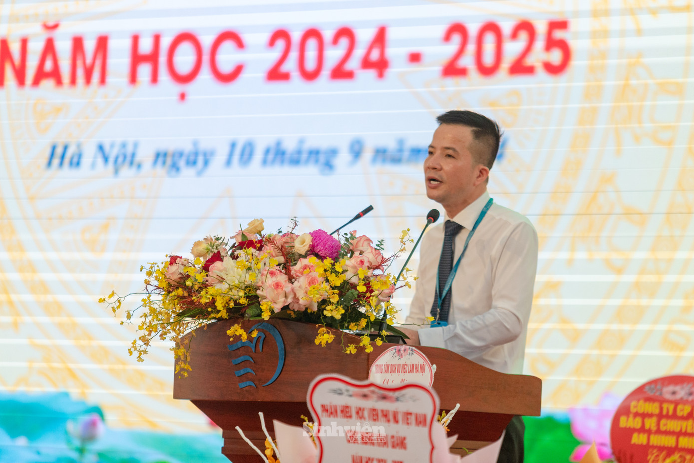 TS Nguyễn Phi Long - Trưởng Phòng Đào tạo Học viện Phụ nữ Việt Nam công bố các quyết định trúng tuyển năm học 2024-2025. TS Nguyễn Phi Long - Trưởng Phòng Đào tạo Học viện Phụ nữ Việt Nam công bố các quyết định trúng tuyển năm học 2024-2025.