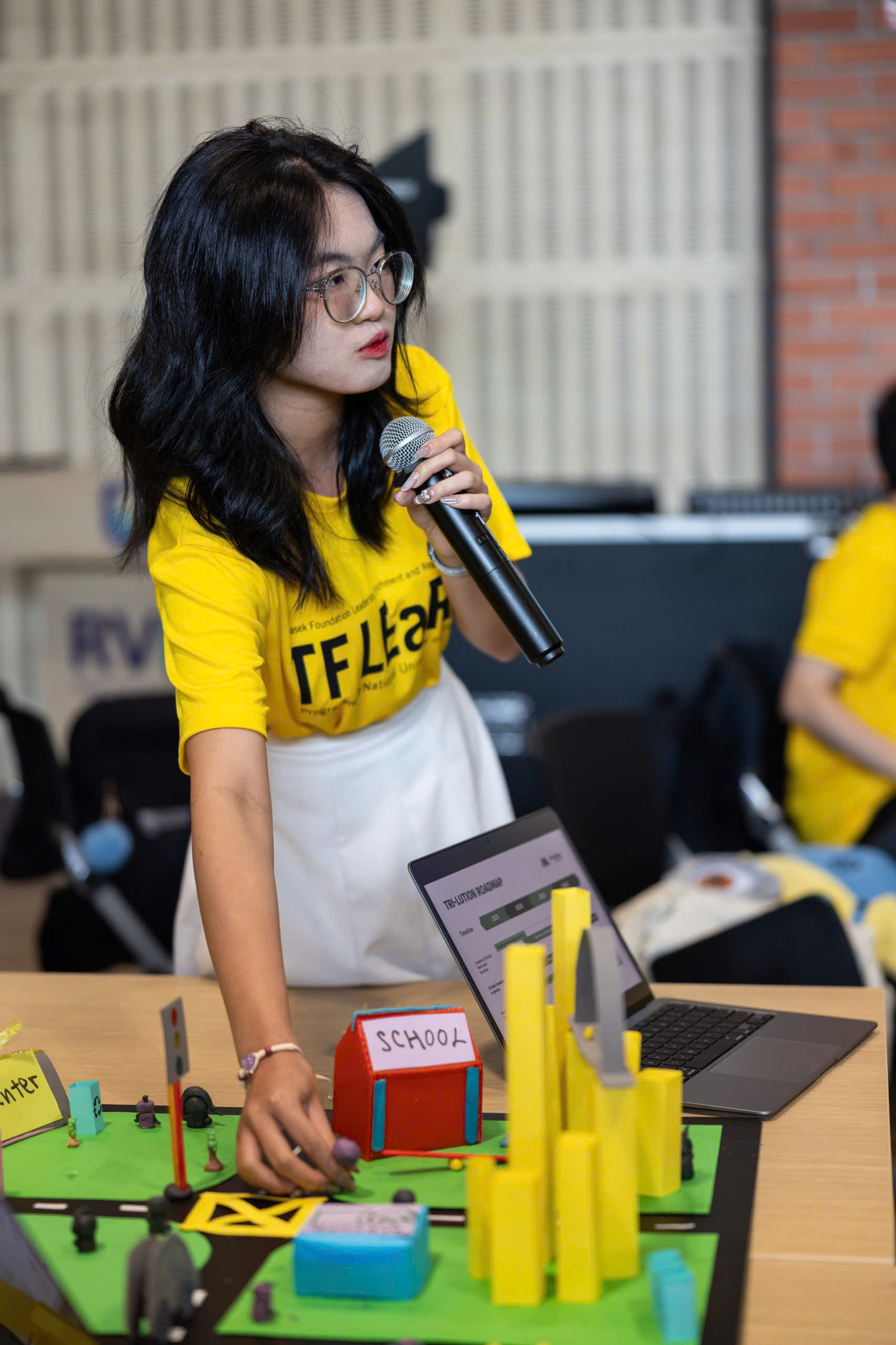 Ngô Thị Kim Ngân đang là sinh viên năm 2 ngành Phân tích dữ liệu kinh doanh, Trường Quốc tế - Đại học Quốc gia Hà Nội.