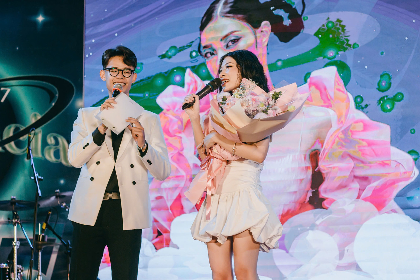 Đại Dương giao lưu cùng ca sĩ Xesi. Đại Dương giao lưu cùng ca sĩ Xesi.