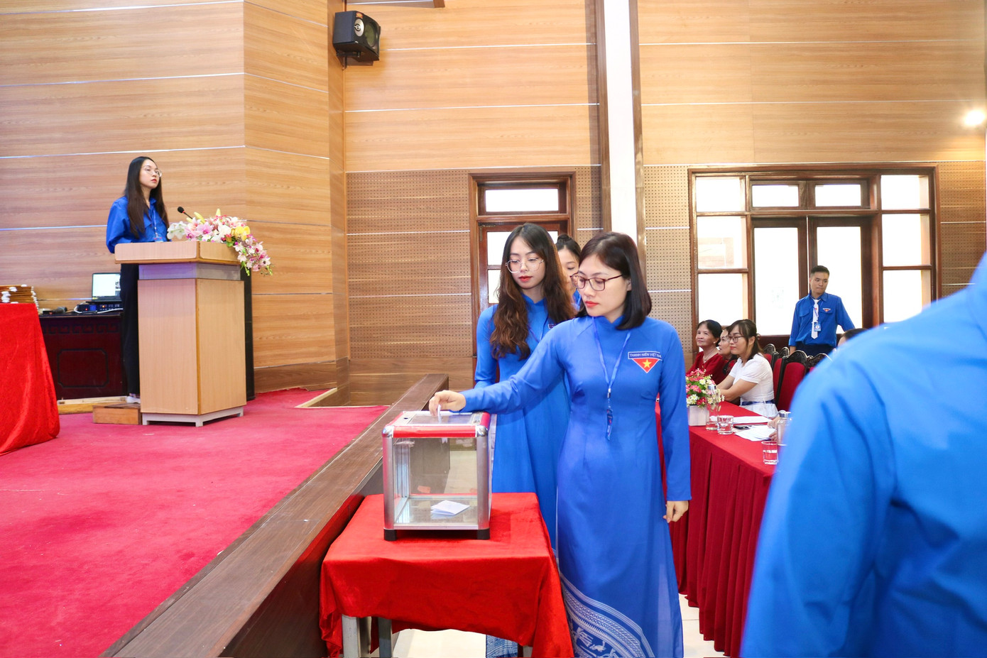 Hoạt động bầu cử Ban Chấp hành Đoàn TNCS Hồ Chí Minh Trường Đại học Thành Đông nhiệm kỳ 2024 - 2027 diễn ra với tinh thần làm việc dân chủ, nghiêm túc và minh bạch. Hoạt động bầu cử Ban Chấp hành Đoàn TNCS Hồ Chí Minh Trường Đại học Thành Đông nhiệm kỳ 2024 - 2027 diễn ra với tinh thần làm việc dân chủ, nghiêm túc và minh bạch.