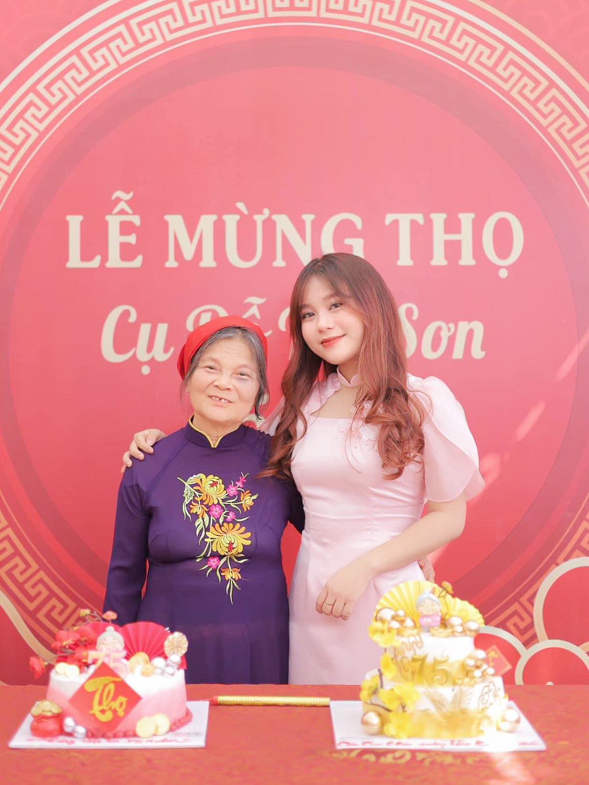 “Bếp lửa” đời thực - tình bà cháu ấm áp của nữ sinh bên bà.