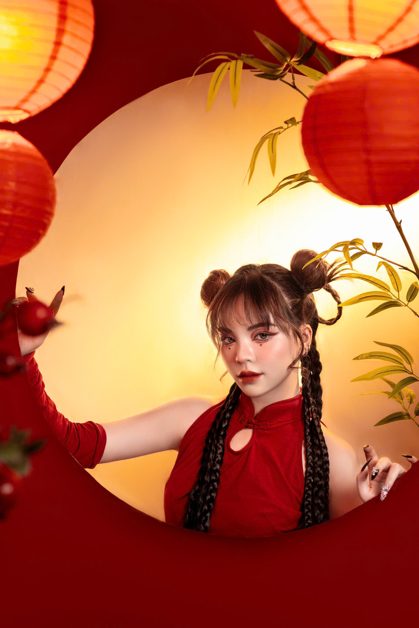 Anh Thư trong concept độc đáo, sáng tạo.