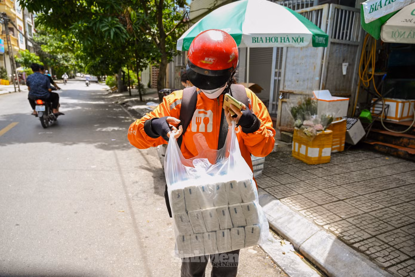 "Việc khách đặt sai vị trí, sai số điện thoại, không nghe máy, không lấy đơn,... là những câu chuyện hết sức quen thuộc." - Nữ sinh chia sẻ.