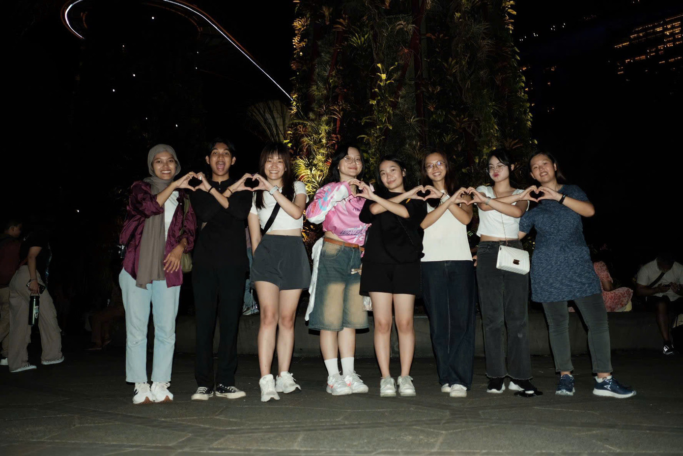 Kim Ngân đã có người bạn “học hết sức, chơi hết mình” khi tham gia chương trình trao đổi sinh viên tại Singapore.