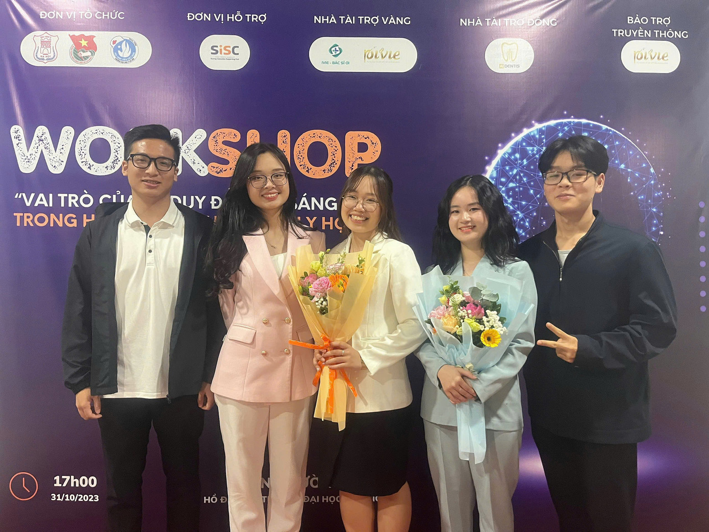 Vân Anh cùng công ty Pivie tài trợ cho sự kiện tại Trường Đại học Y Hà Nội.