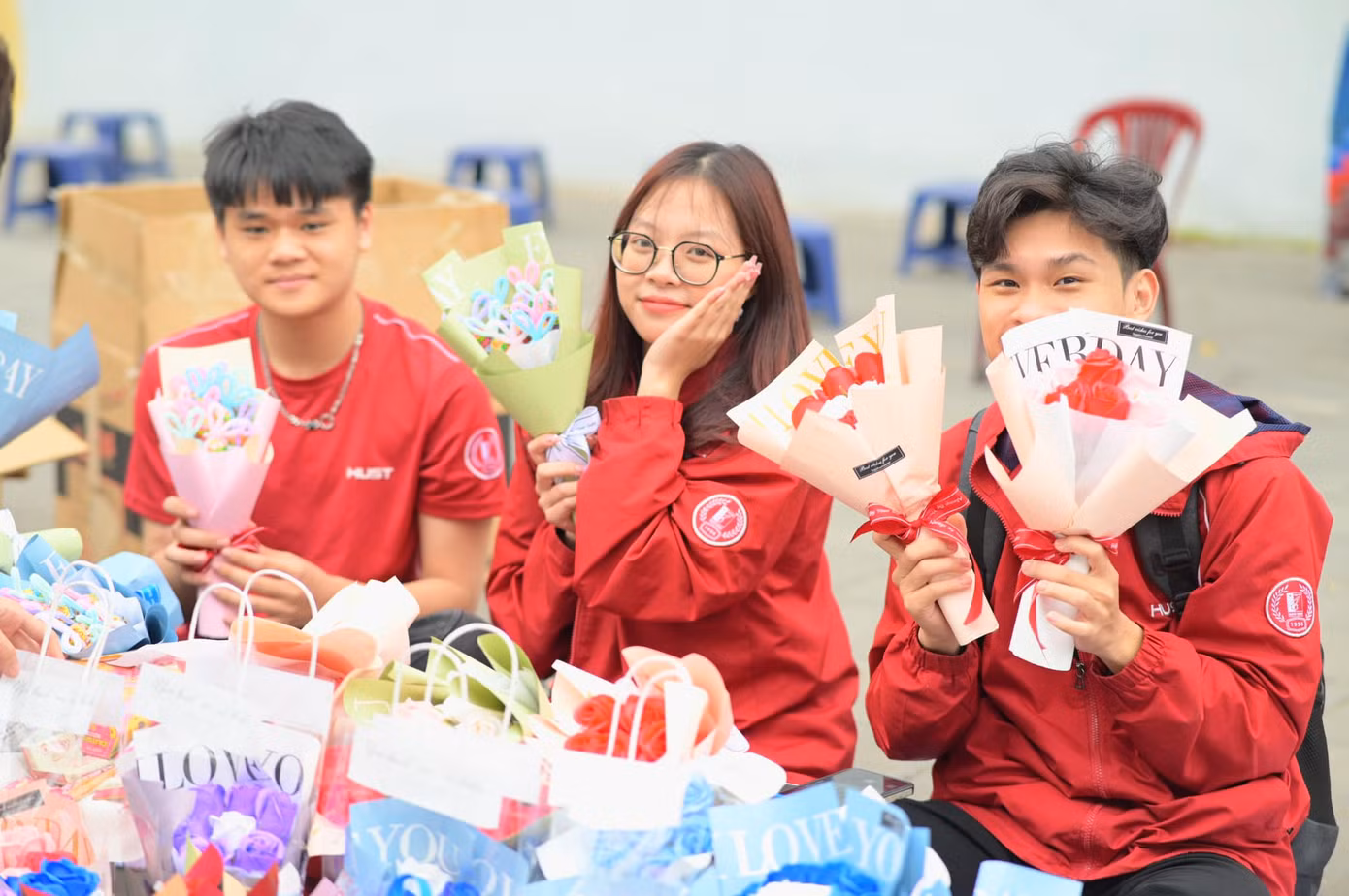 Quầy hàng của các sinh viên Bách Khoa.