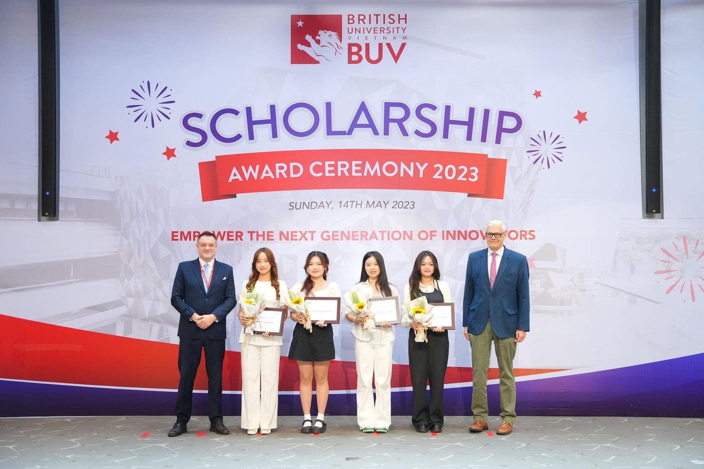 Thục Huyền nhận Học bổng Toàn quốc của Trường Đại học Anh Quốc Việt Nam. Thục Huyền nhận Học bổng Toàn quốc của Trường Đại học Anh Quốc Việt Nam.