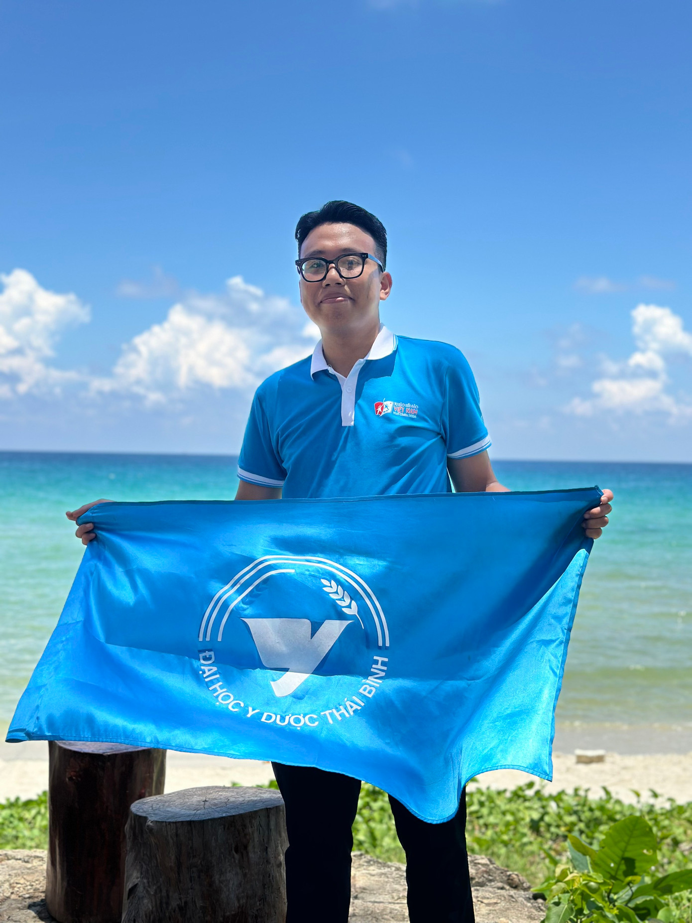 Hoàng Phố, hiện đang giữ chức vụ Ủy viên Ban Thư ký Trung ương Hội Sinh viên Việt Nam, Phó Chủ tịch Hội Sinh viên Trường Đại học Y Dược Thái Bình. Hoàng Phố, hiện đang giữ chức vụ Ủy viên Ban Thư ký Trung ương Hội Sinh viên Việt Nam, Phó Chủ tịch Hội Sinh viên Trường Đại học Y Dược Thái Bình.