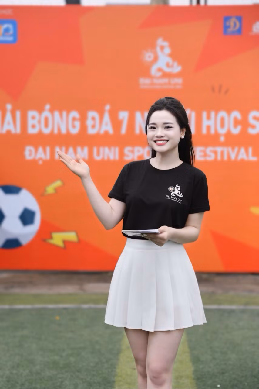 Nguyễn Thùy Linh, quê Bắc Giang đang là sinh viên năm 3, chuyên ngành Truyền thông đa phương tiện, Trường Đại học Đại Nam.