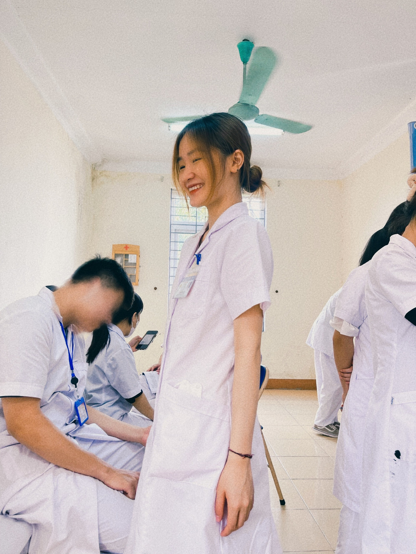 Cô nàng không ngừng học tập để trở thành bác sĩ giỏi trong tương lai.