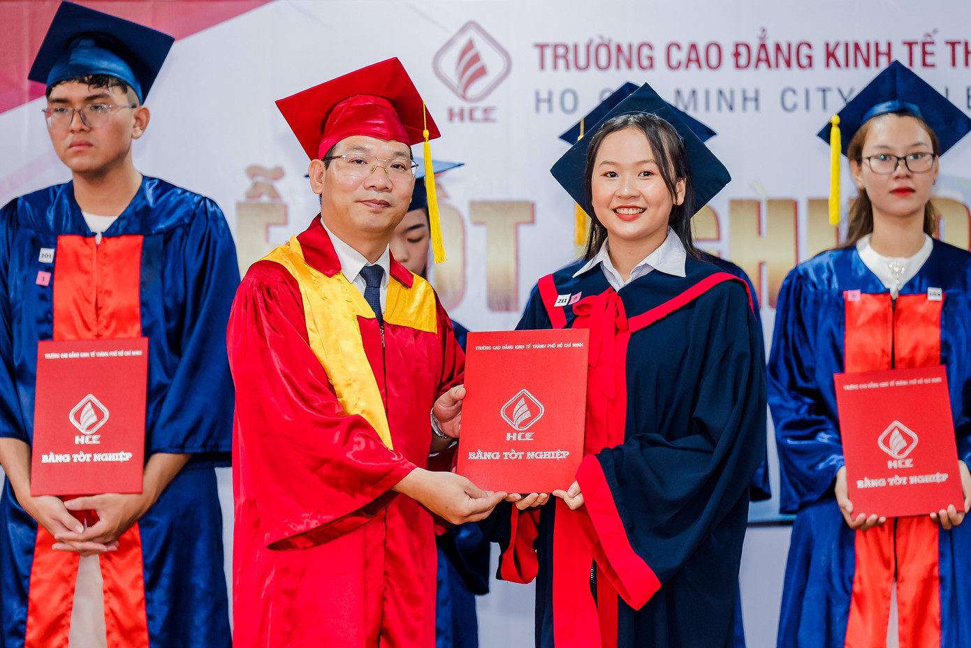 Hồng Hạnh là sinh viên tốt nghiệp loại xuất sắc của Trường Cao đẳng Kinh tế TP. HCM.