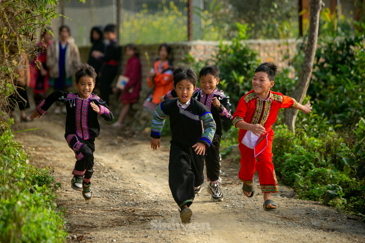 Niềm vui đến lớp ngày Tết của học sinh “lớp học Bà Liên”.