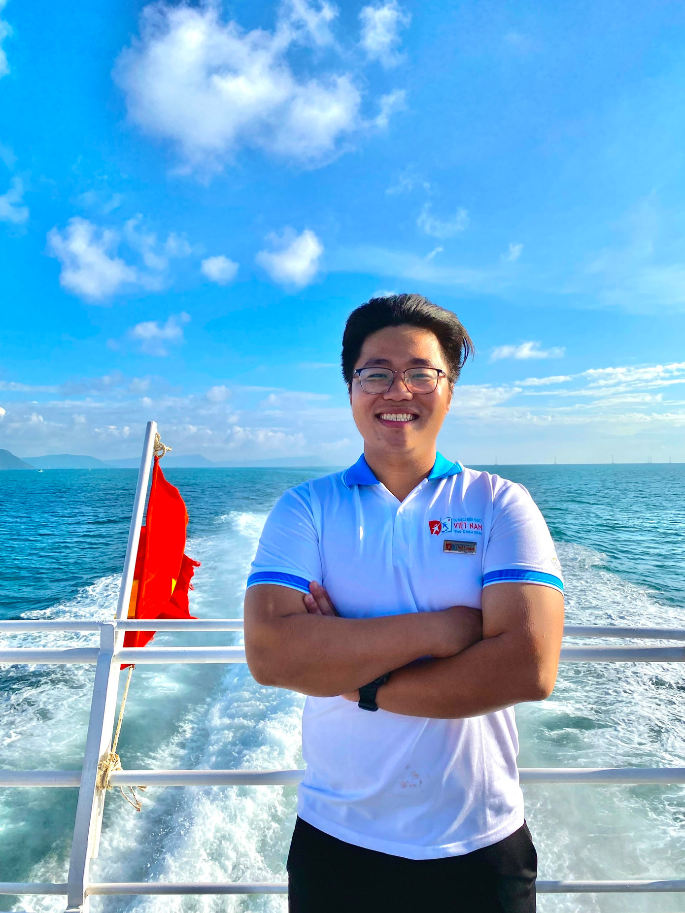 Nhật Hưng tham gia Hành trình Sinh viên với biển, đảo Tổ quốc tại đảo Thổ Châu năm 2024.