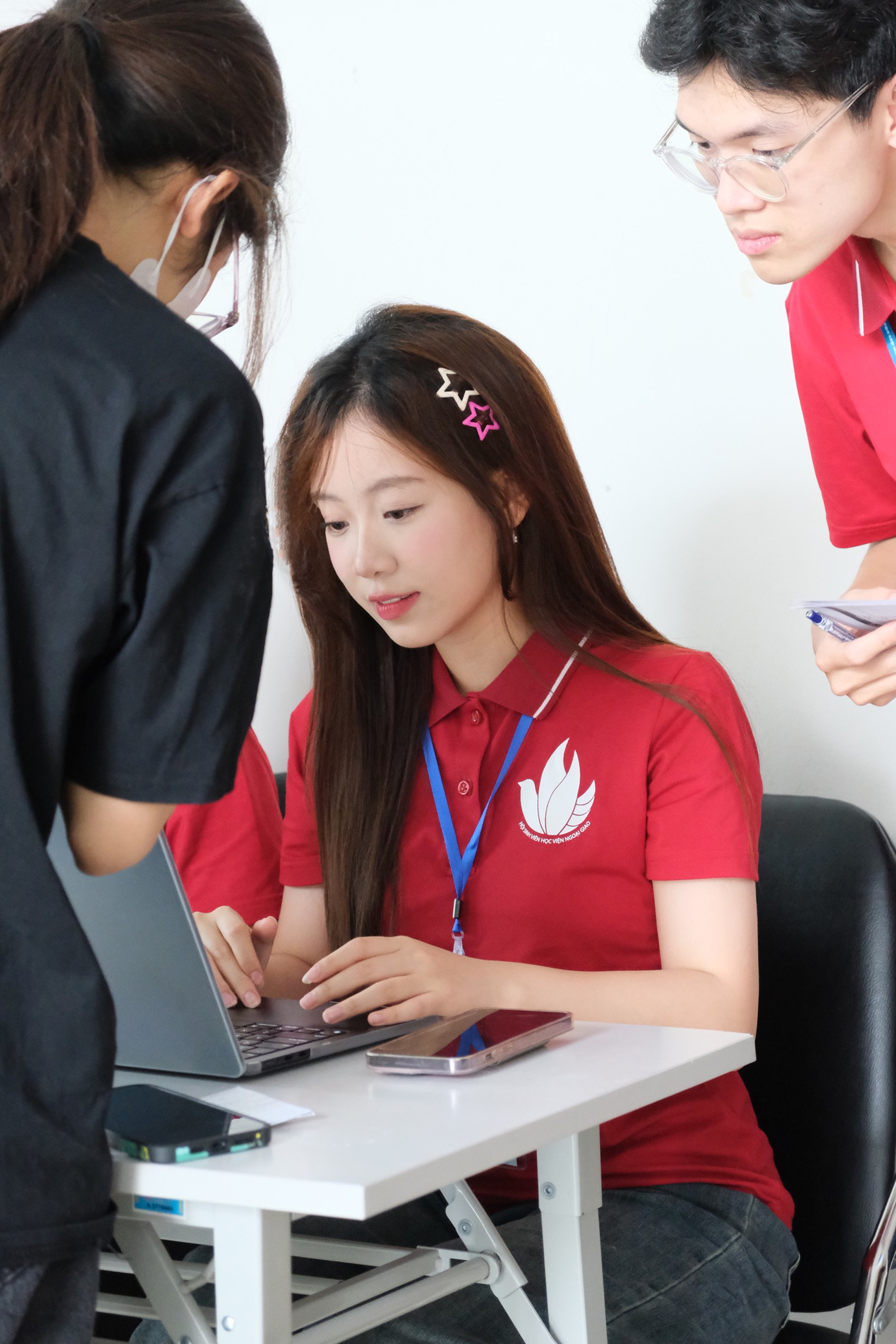 Nữ sinh tích cực tham gia hoạt động tại các CLB của trường.