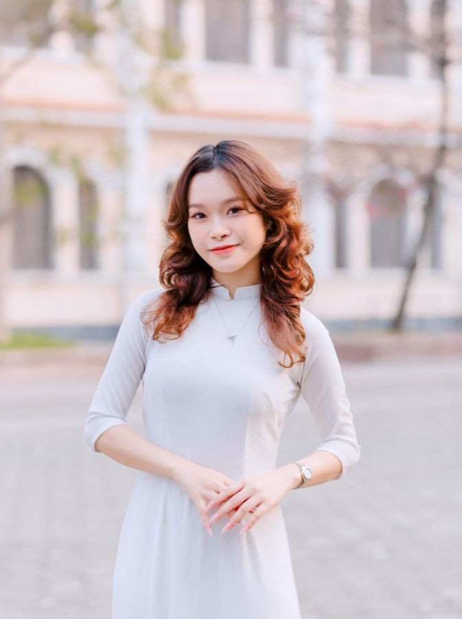 Với Ngọc Huyền, những biểu hiện tích cực, chứng tỏ tinh thần yêu nước, tình đoàn kết luôn trường tồn và hiện hữu ở “những hình ảnh đời thường nhất”. Với Ngọc Huyền, những biểu hiện tích cực, chứng tỏ tinh thần yêu nước, tình đoàn kết luôn trường tồn và hiện hữu ở “những hình ảnh đời thường nhất”.