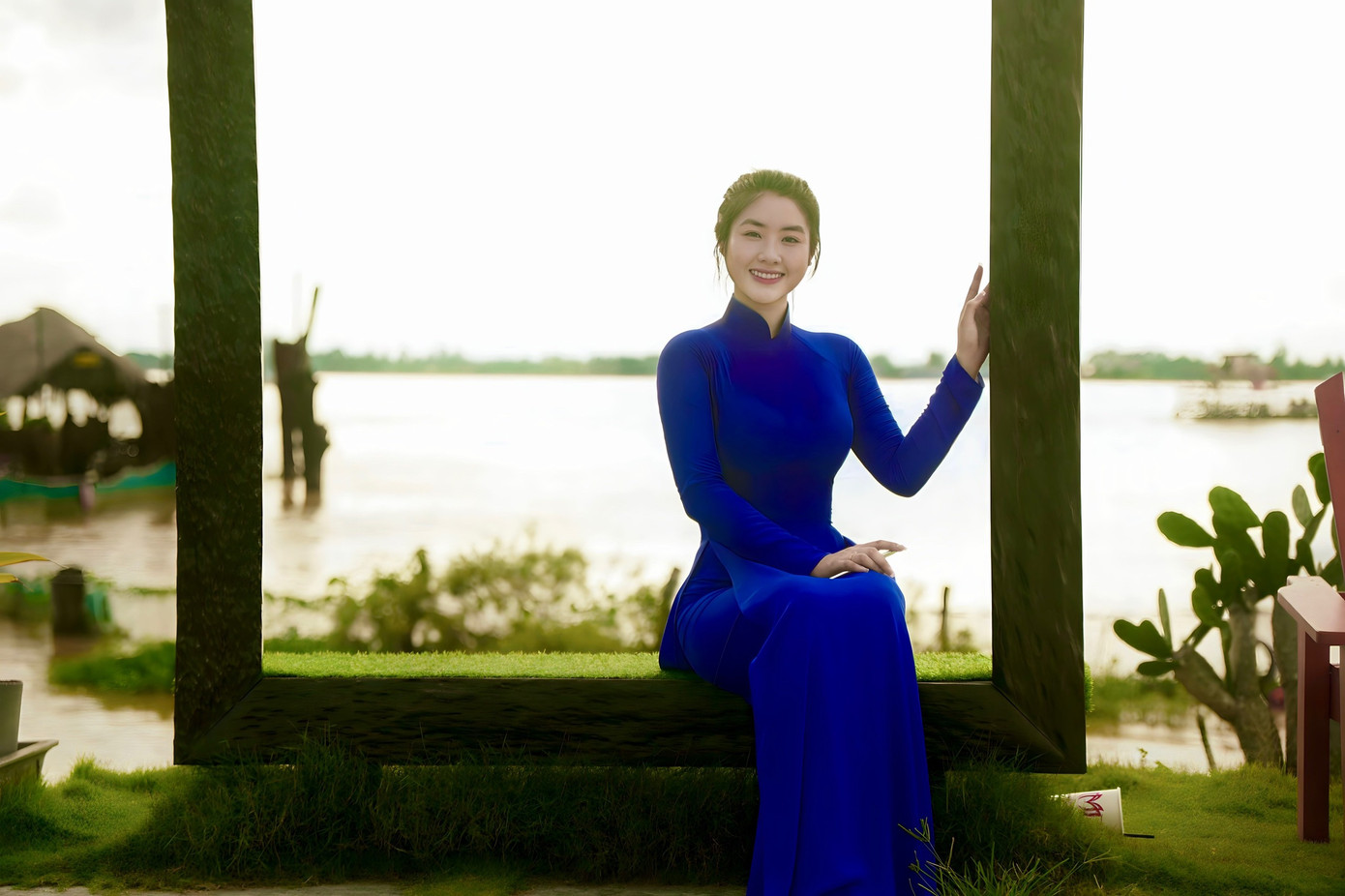 Nguyễn Triệu Vy (sinh năm 2003) sinh ra và lớn lên tại Phú Quốc - Kiên Giang.