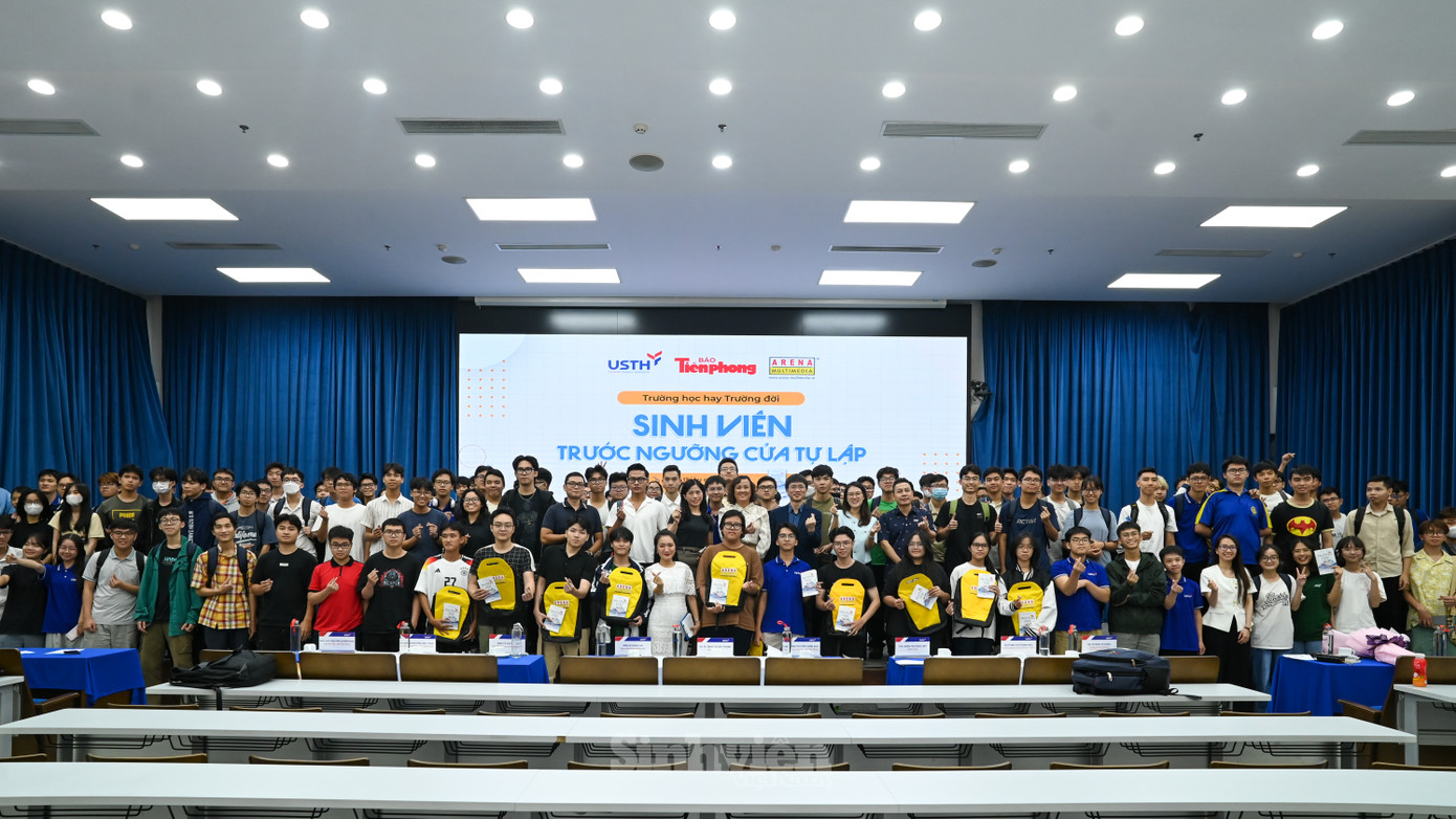 Hàng trăm sinh viên đã hào hứng tham dự chương trình. Hàng trăm sinh viên đã hào hứng tham dự chương trình.