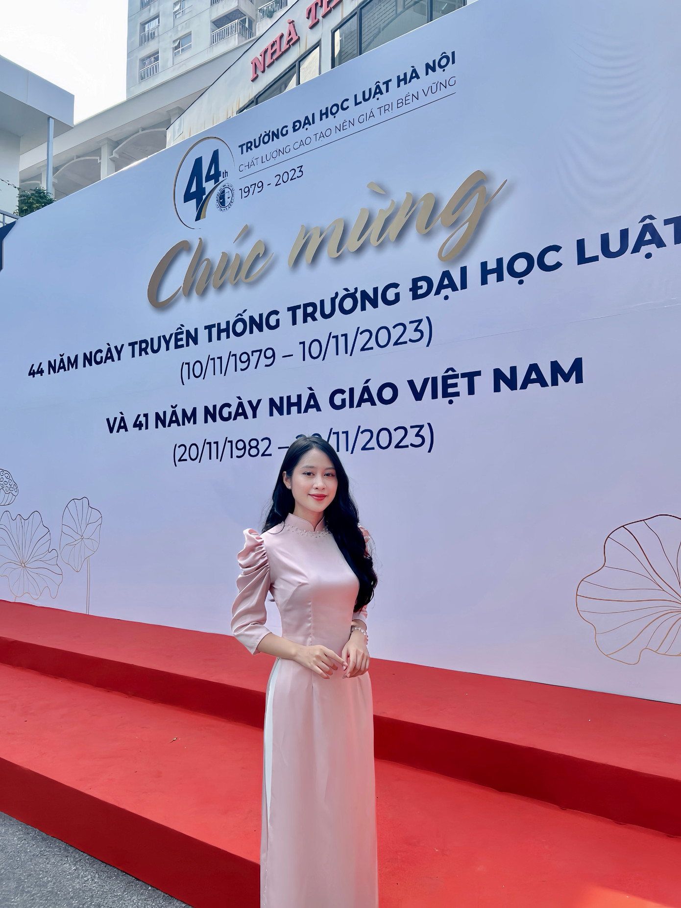 Nguyễn Chi Phương là sinh viên khóa K47, chuyên ngành Ngoại ngữ Pháp lý tại trường Đại học Luật Hà Nội. Nguyễn Chi Phương là sinh viên khóa K47, chuyên ngành Ngoại ngữ Pháp lý tại trường Đại học Luật Hà Nội.