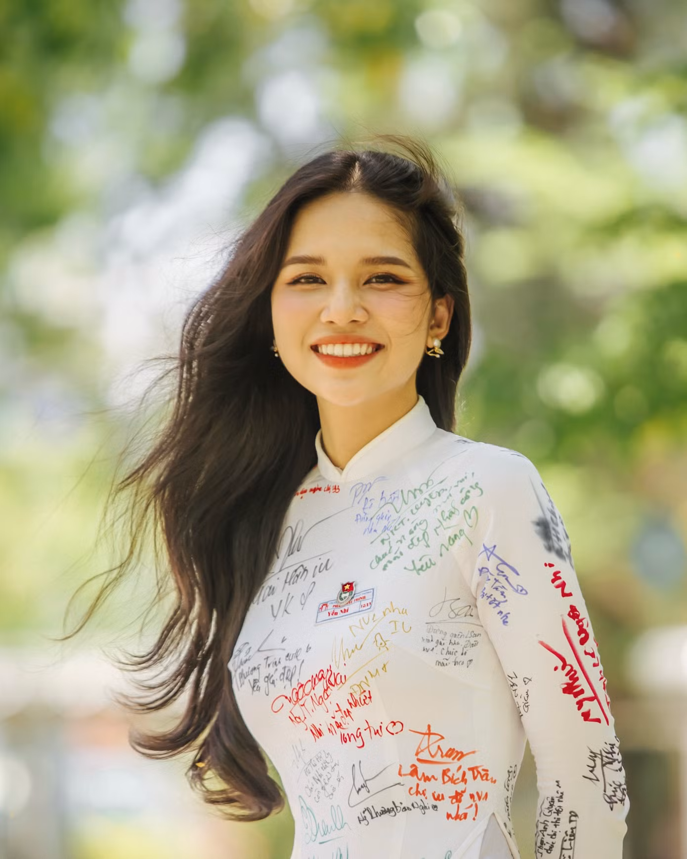 Yến Nhi khi học lớp 12 tại trường THPT Phan Châu Trinh, Đà Nẵng.