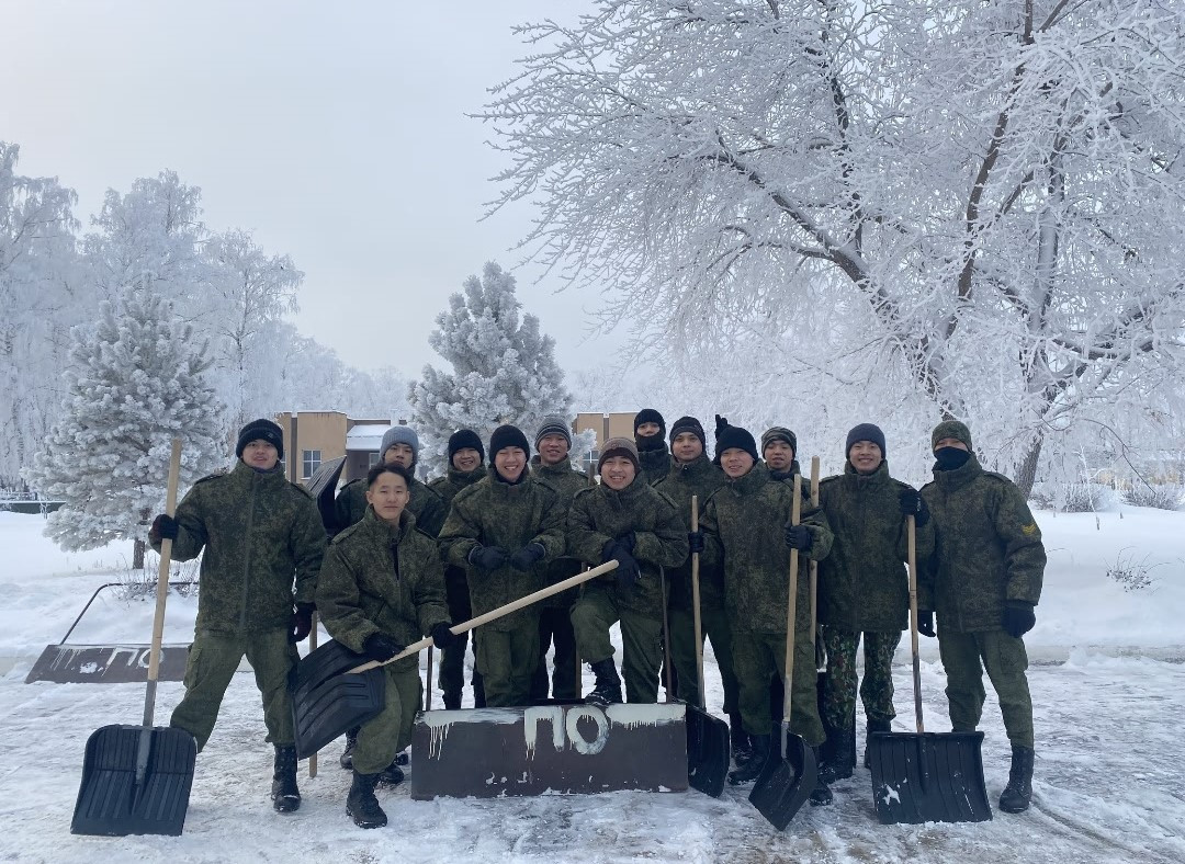 Trần Minh Sang cùng đồng đội tại Nga. Trần Minh Sang cùng đồng đội tại Nga.