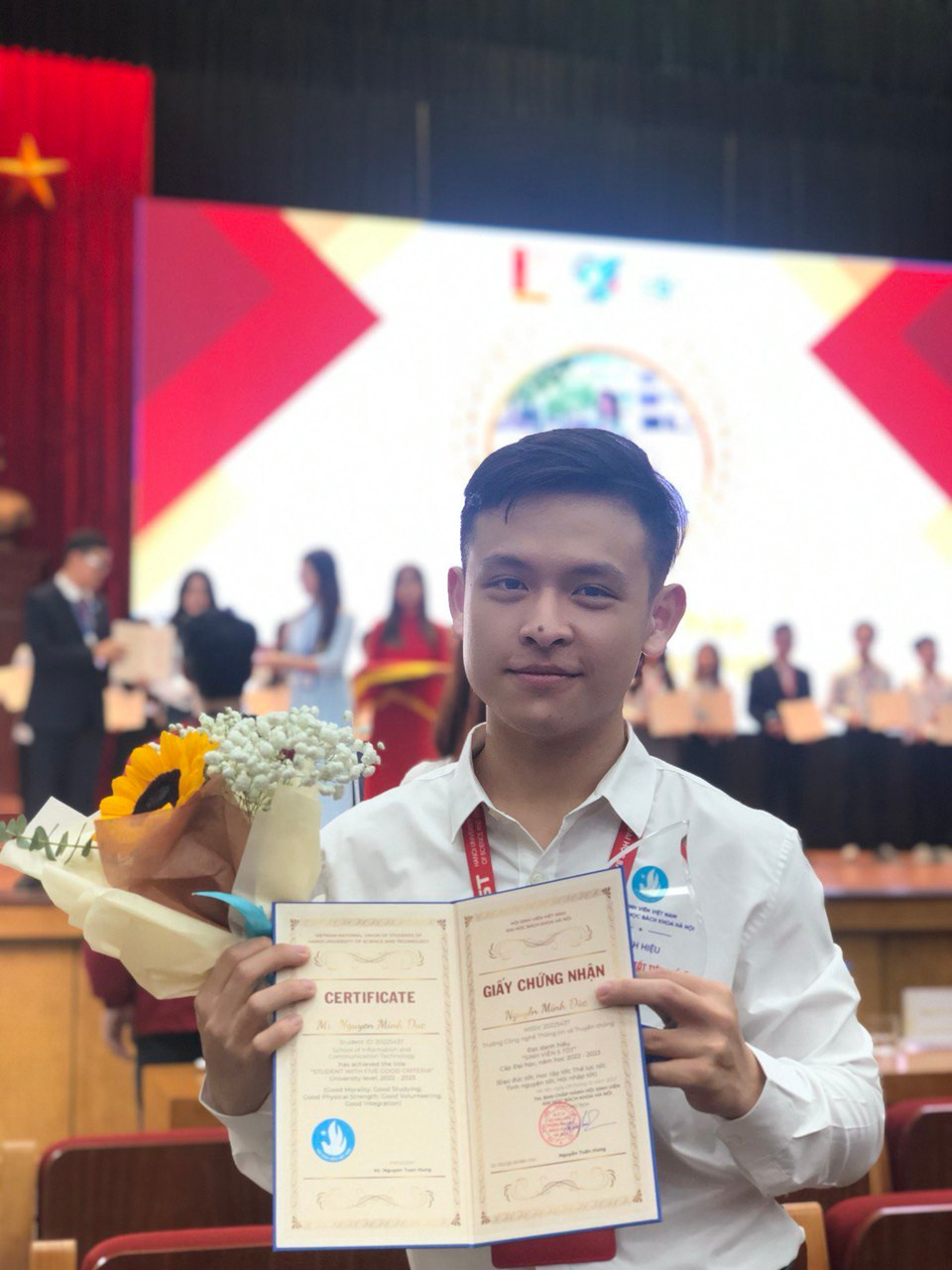 Minh Đức nhận danh hiệu &quot;Sinh viên 5 tốt&quot; cấp Thành phố.