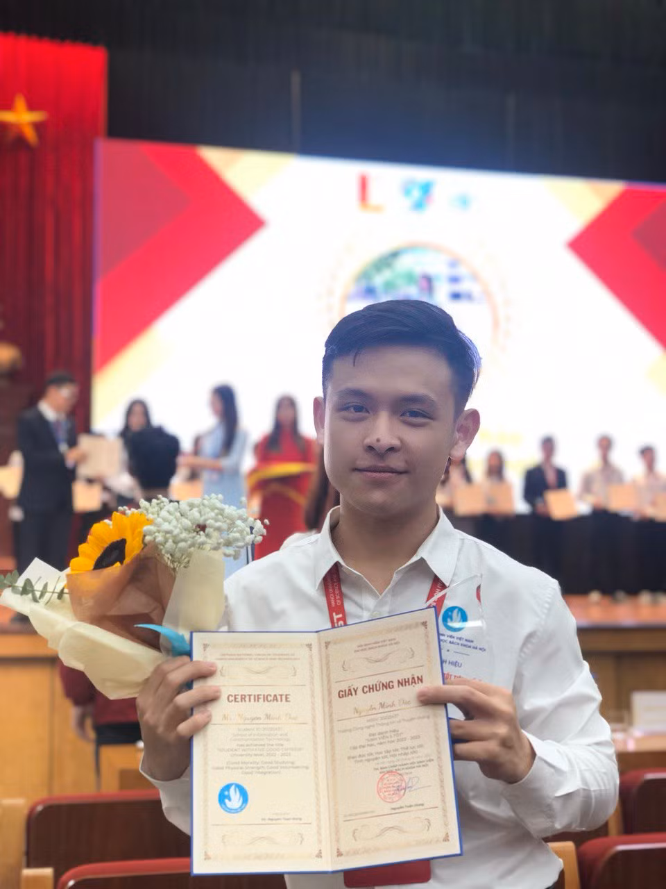 Minh Đức nhận danh hiệu "Sinh viên 5 tốt" cấp Thành phố.