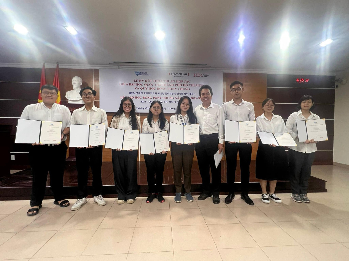 Tân năng nổ trong các hoạt động NCKH và nhận được nhiều giải thưởng danh giá.