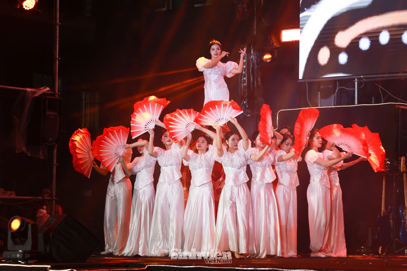 Những tiết mục kết hợp giữa truyền thống và hiện đại.