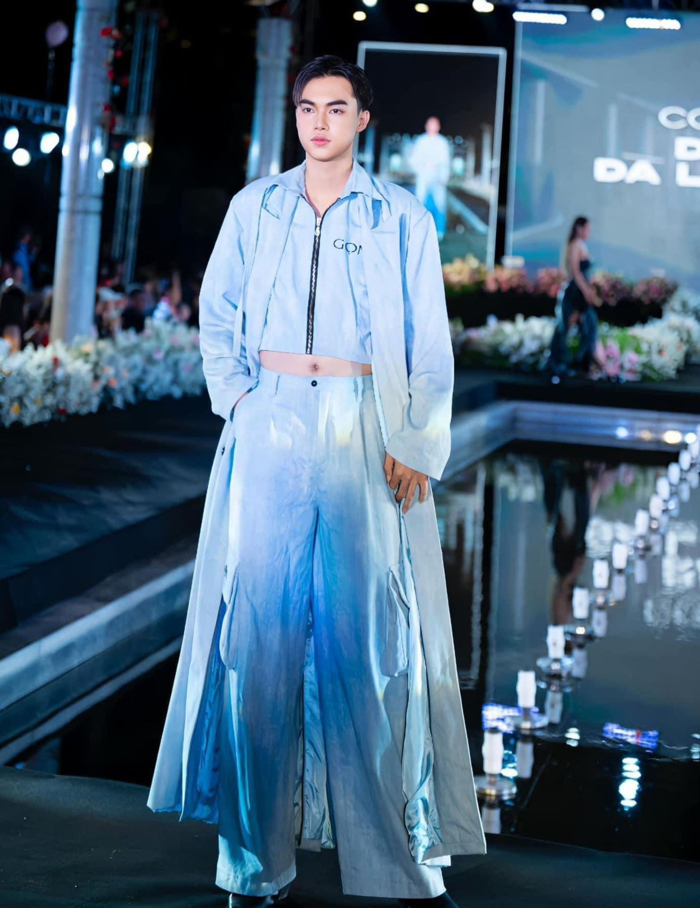 Bình Yên là Model của “Hương Sắc Cao Nguyên” BST Dấu Ấn Đà Lạt 1980’s. Bình Yên là Model của “Hương Sắc Cao Nguyên” BST Dấu Ấn Đà Lạt 1980’s.