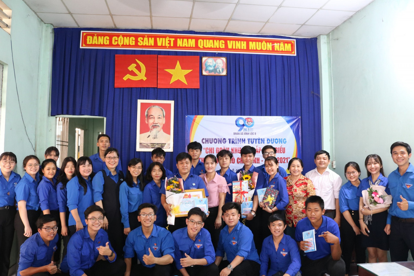 Ban thường vụ Thành Đoàn tuyên dương “Chi đoàn khu phố, ấp tiêu biểu Thành phố Hồ Chí Minh - năm 2021”. Ban thường vụ Thành Đoàn tuyên dương “Chi đoàn khu phố, ấp tiêu biểu Thành phố Hồ Chí Minh - năm 2021”.