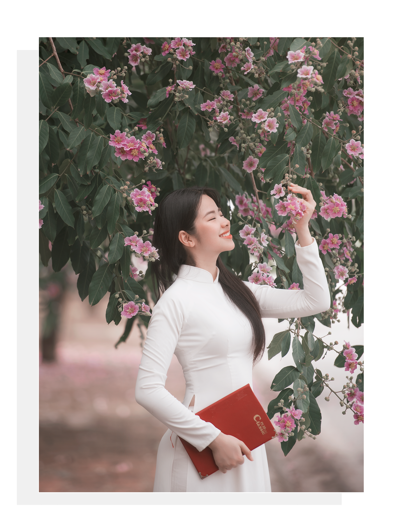 Bên cạnh việc học tập và rèn luyện, Minh Ánh còn là một người mẫu ảnh tự do. Bên cạnh việc học tập và rèn luyện, Minh Ánh còn là một người mẫu ảnh tự do.