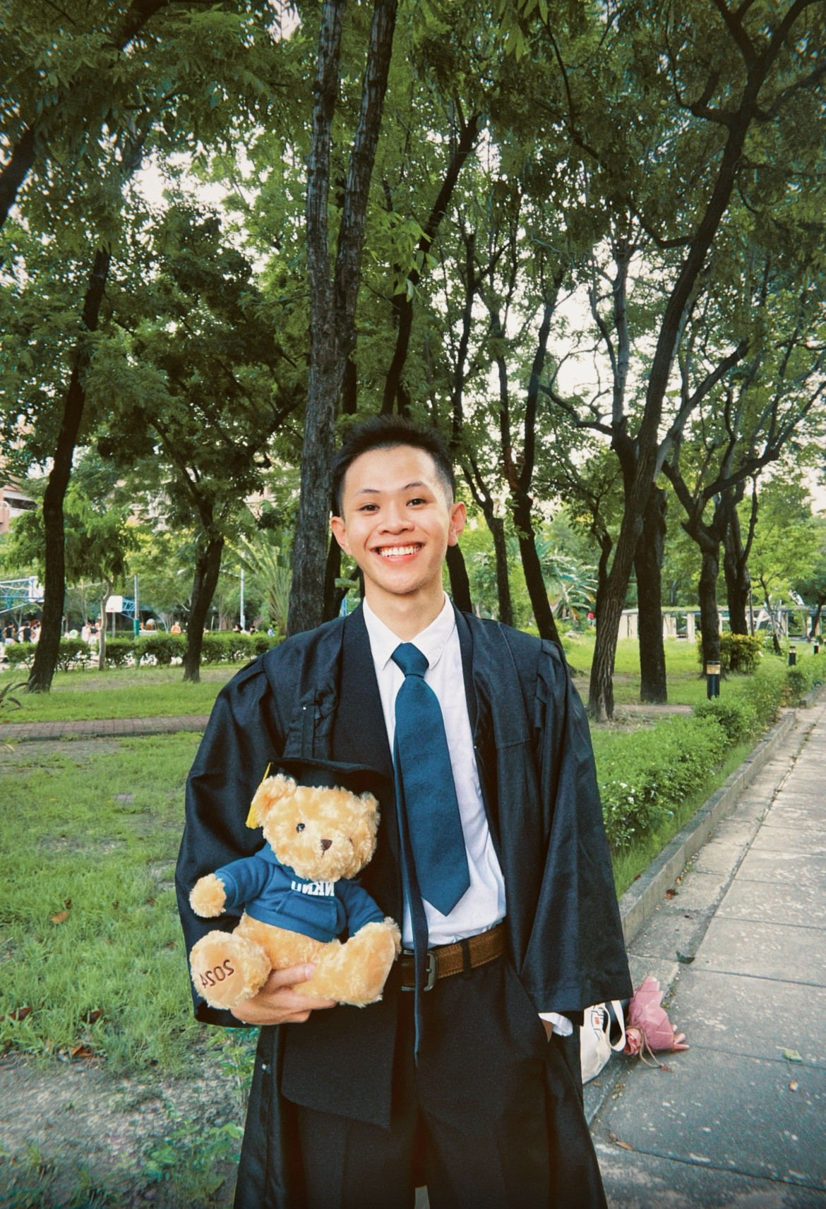 Ảnh tốt nghiệp của Hoàng Lực cuối khoá thực tập TEEP tại Đài Loan. Ảnh tốt nghiệp của Hoàng Lực cuối khoá thực tập TEEP tại Đài Loan.