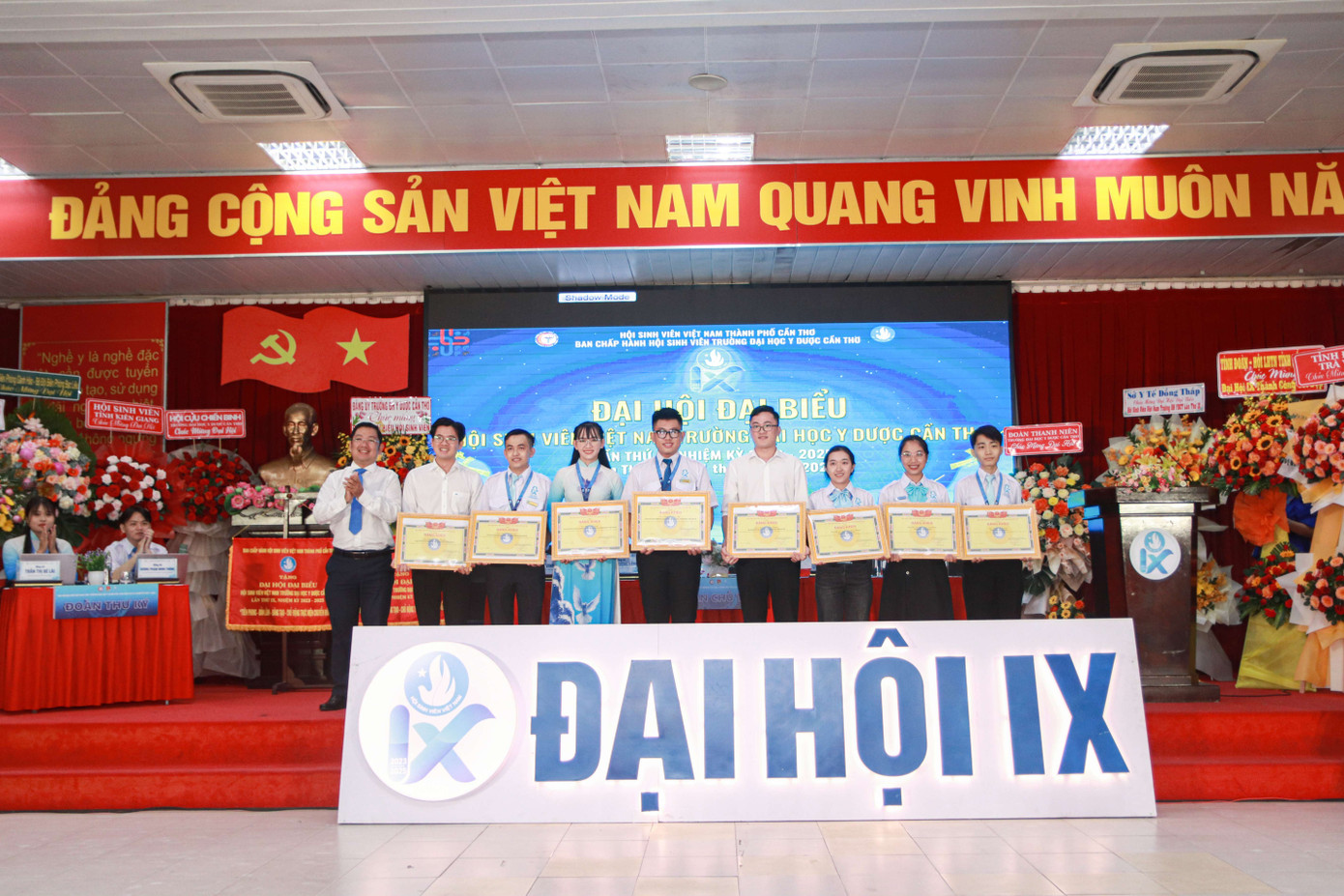 Đạt được nhiều thành tích trong học tập và rèn luyện.