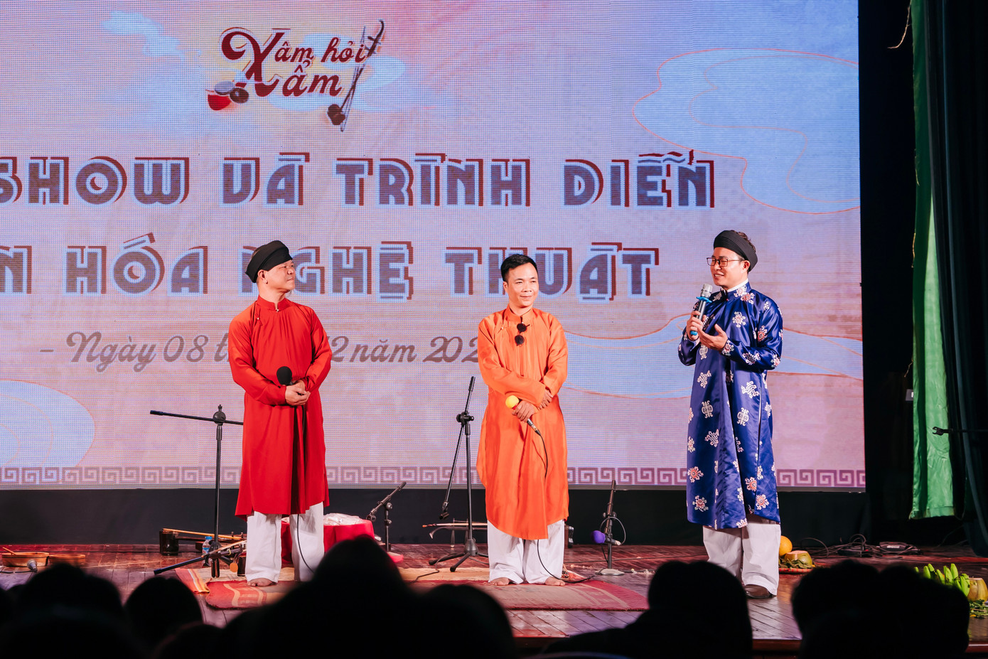 NSƯT Xuân Diệu, NS Hoàng Tôn và TS/MC/BTV Trịnh Lê Anh trong buổi talkshow (Ảnh: Minh Thức) NSƯT Xuân Diệu, NS Hoàng Tôn và TS/MC/BTV Trịnh Lê Anh trong buổi talkshow (Ảnh: Minh Thức)