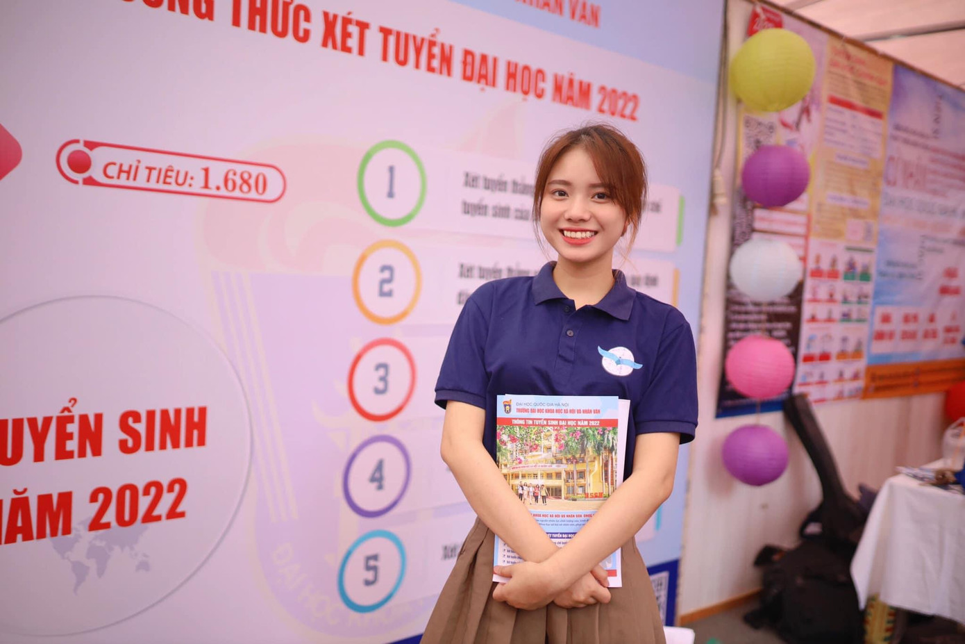 Khánh Linh luôn là lá cờ đầu, tích cực tham gia các hoạt động của khoa, của trường.