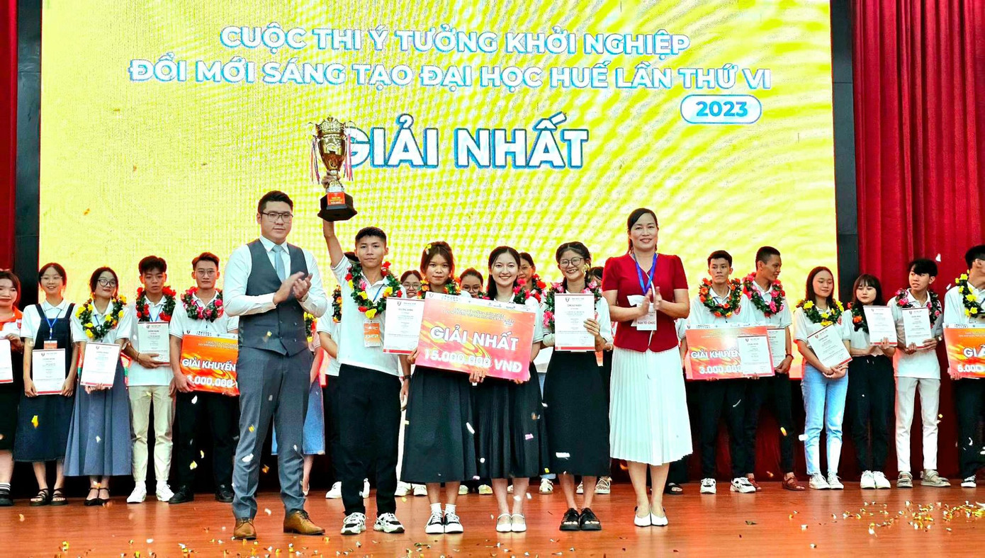 Minh Nguyệt và đồng đội đạt giải Nhất cuộc thi Ý tưởng khởi nghiệp đổi mới, sáng tạo Đại học Huế năm 2023. Minh Nguyệt và đồng đội đạt giải Nhất cuộc thi Ý tưởng khởi nghiệp đổi mới, sáng tạo Đại học Huế năm 2023.