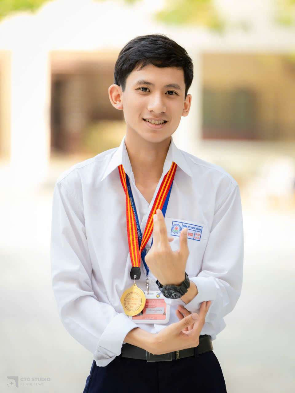 Trần Đăng Khoa (sinh năm 2006) là cựu học sinh lớp chuyên Anh tại trường THPT Chuyên Tiền Giang.