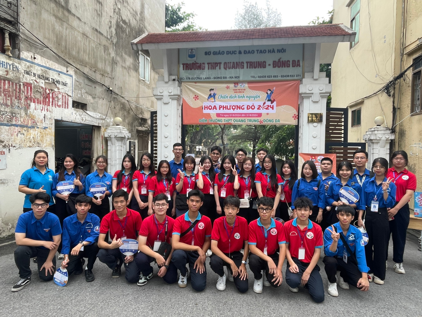 CLB Sinh viên Tình nguyện trường Đại học Thủy Lợi tại điểm trường THPT Quang Trung - Đống Đa.