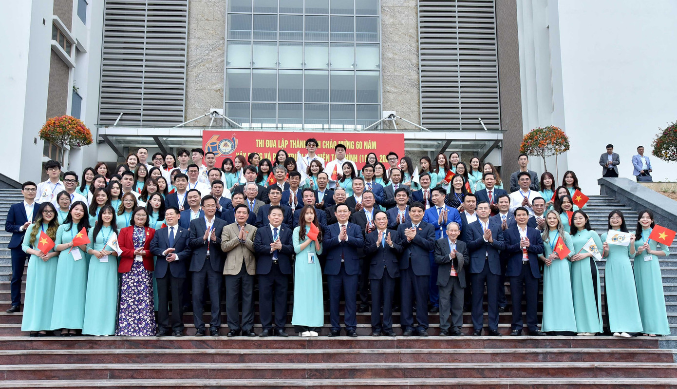 Ngọc Huệ tham gia chương trình tọa đàm cựu sinh viên về Chiến lược phát triển Học viện Tài chính. Ngọc Huệ tham gia chương trình tọa đàm cựu sinh viên về Chiến lược phát triển Học viện Tài chính.